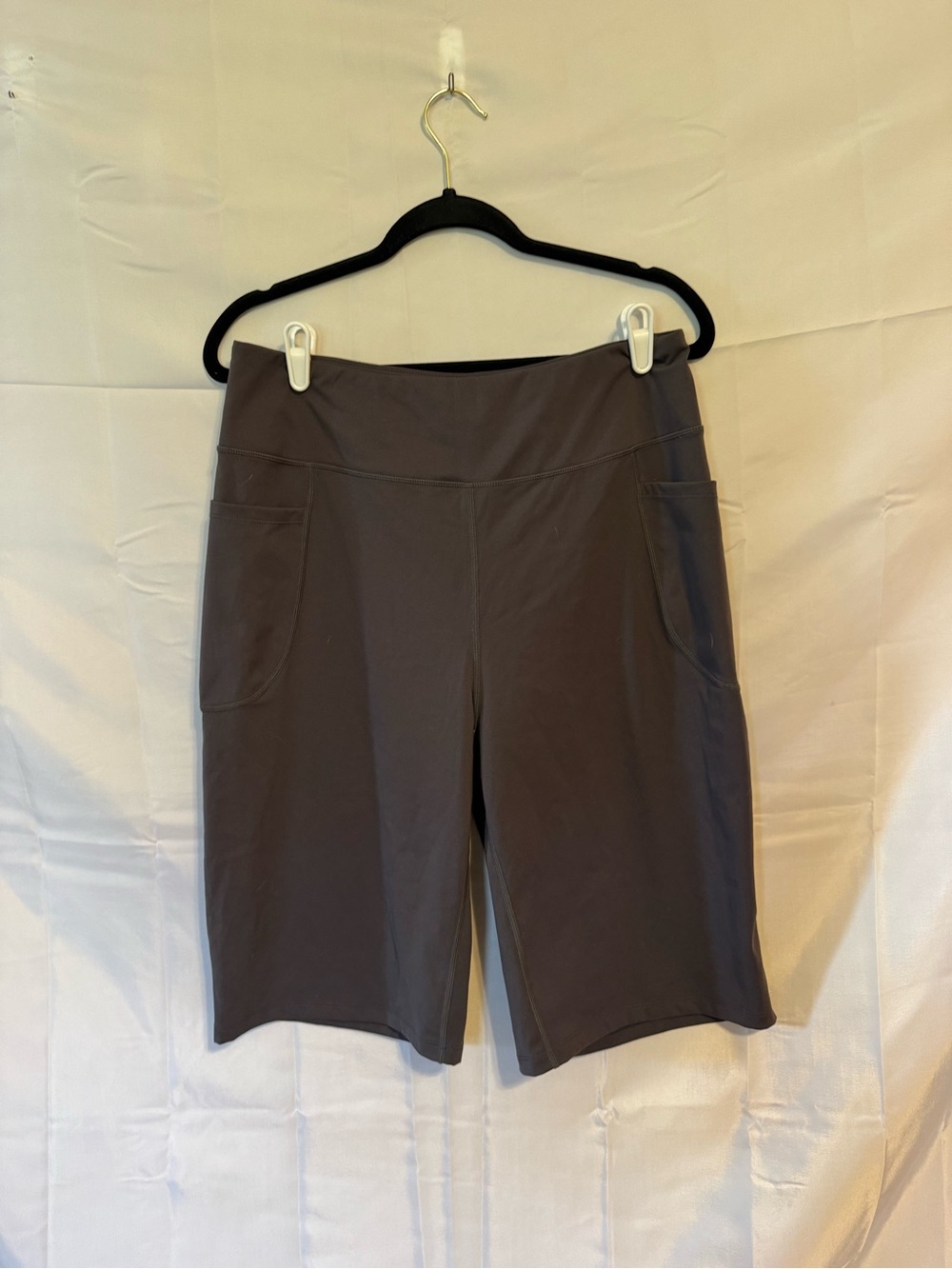 Santiny  High-Rise Gray Active Shorts